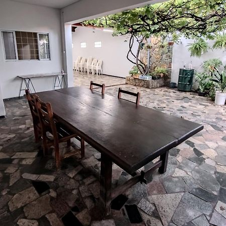 Pousada Roosevelt Suite 01 - Pousada Central Prox Rodoviaria E Dist Industrial Uberlândia المظهر الخارجي الصورة