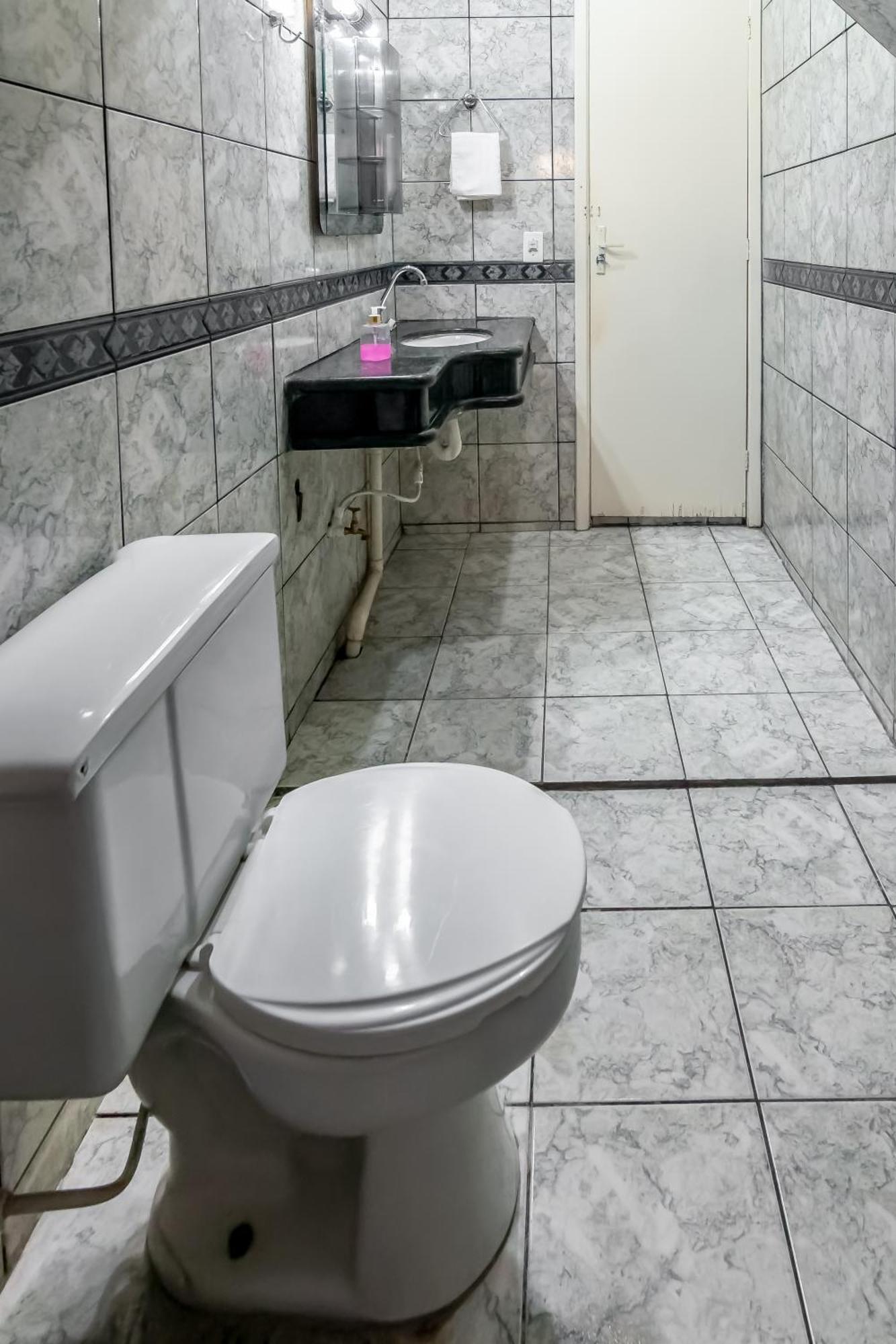Pousada Roosevelt Suite 01 - Pousada Central Prox Rodoviaria E Dist Industrial Uberlândia المظهر الخارجي الصورة